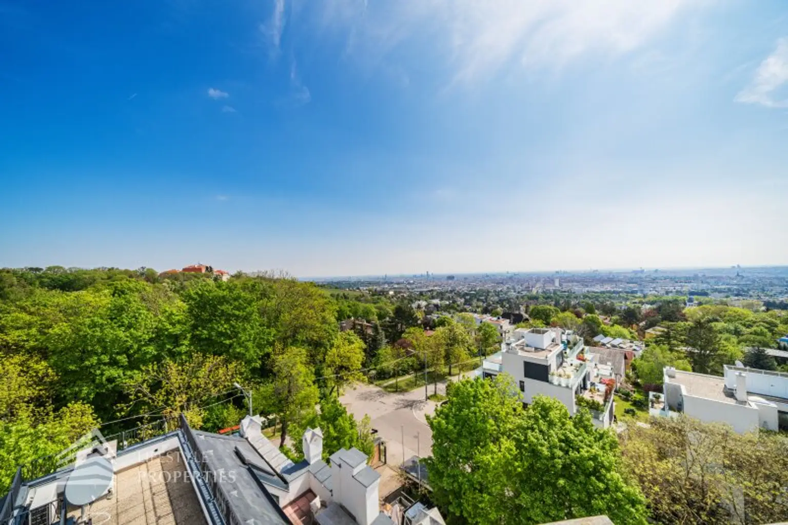 Luxuriöser 14- Zimmer Wohntraum mit Dachterrasse und Pool, Nähe Wilhelminenschloss