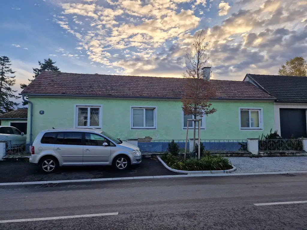 SANIERUNGSBEDÜRFTIGER BUNGALOW MIT TRAUMHAFTEM GARTEN ODER IHR BAUGRUNDSTÜCK FÜR IHR TRAUMHAUS IN ALLERBESTER WOHN- UND ZENTRUMSLAGE VON ABSDORF