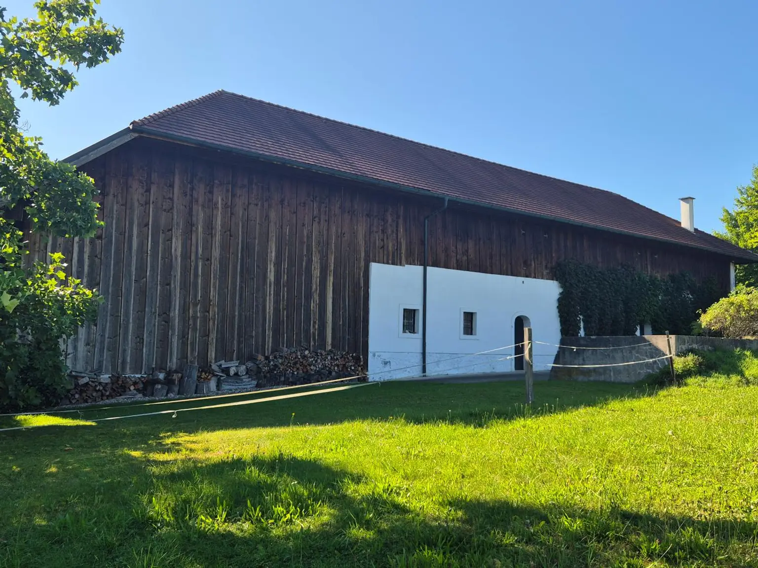 Wunderschöner Dreikanthof in Ruhelage mit Reithalle