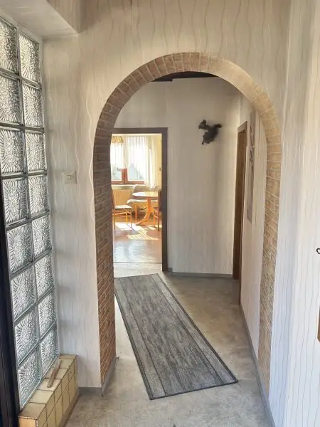 ** CHARMANTES ORIGINAL **  Olbendorf - gepflegter Vierkanthof in Ortslage mit ca. 1470 m2 Eigengrund !!