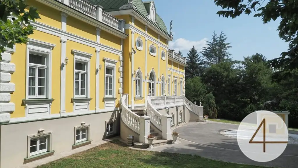 Starkes Statement 857m2 Nutzfläche – Architektenhaus mit Garage Büro Terrassen bei Krems
