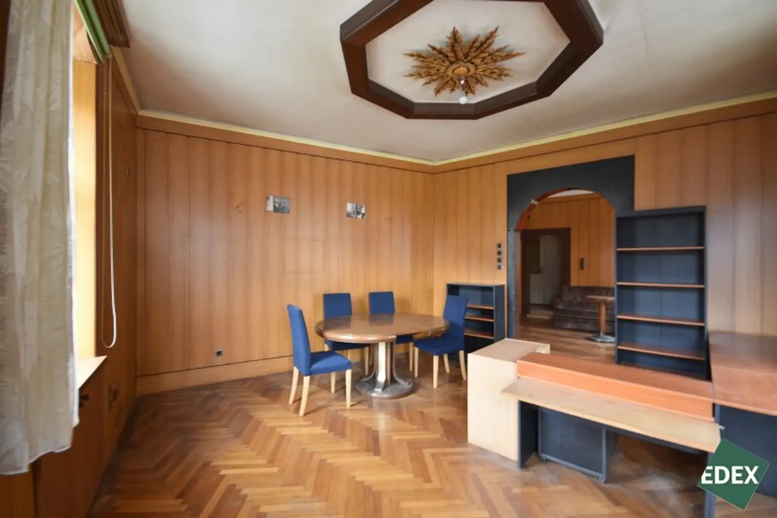 Sanierungsbedürftige 4-Zimmer-Altbauwohnung mit viel Charme