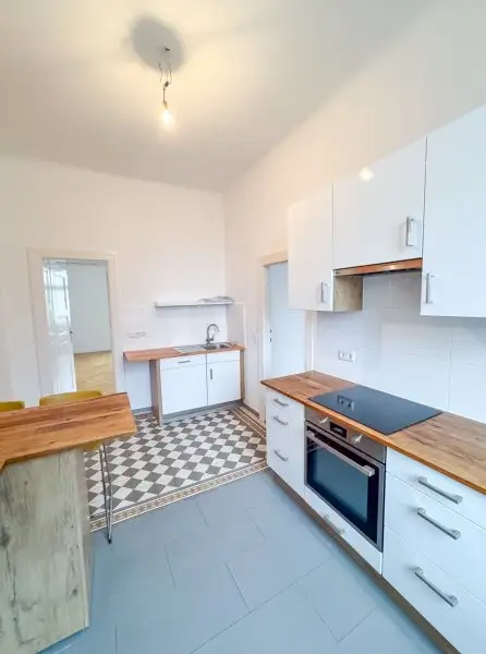 Repräsentatives Altbaubüro mit 2 Balkonen und Blick auf das Stift Klosterneuburg