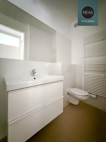 Büro mit Gartenblick und Erker in Bestlage neben dem Schubert-Museum! Gartennutzung inklusive!