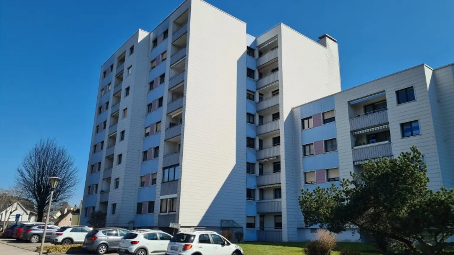 3 Zimmer-Wohnung mit Loggia und Einzelgarage in guter Lage