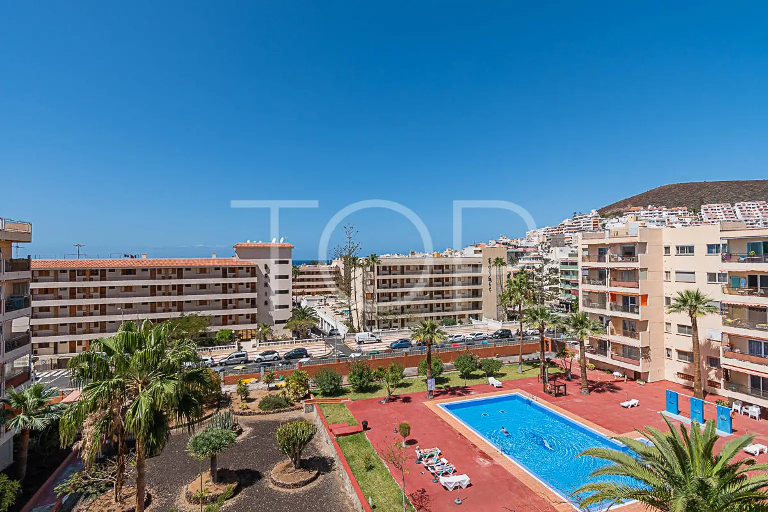 Apartament-Los-Cristianos-Swimmingpool-Tenerife-1