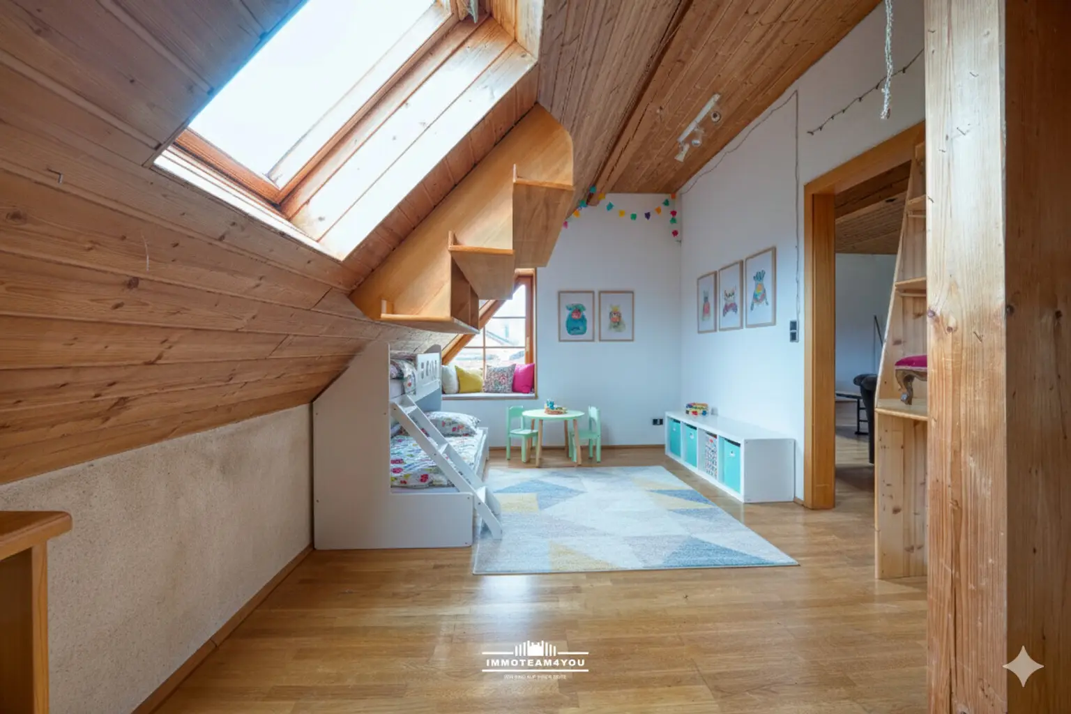 Sie brauchen viel Platz? Wir haben die Lösung. Sanierungsbedürftiges Architektenhaus in bester Lage.