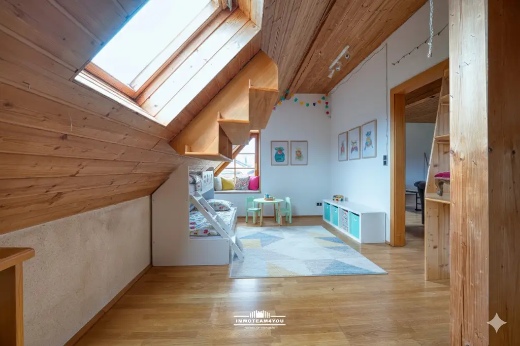 Sie brauchen viel Platz? Wir haben die Lösung. Sanierungsbedürftiges Architektenhaus in bester Lage.