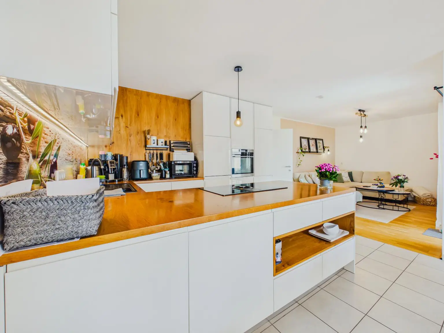 Wohn- und Essbereich 9