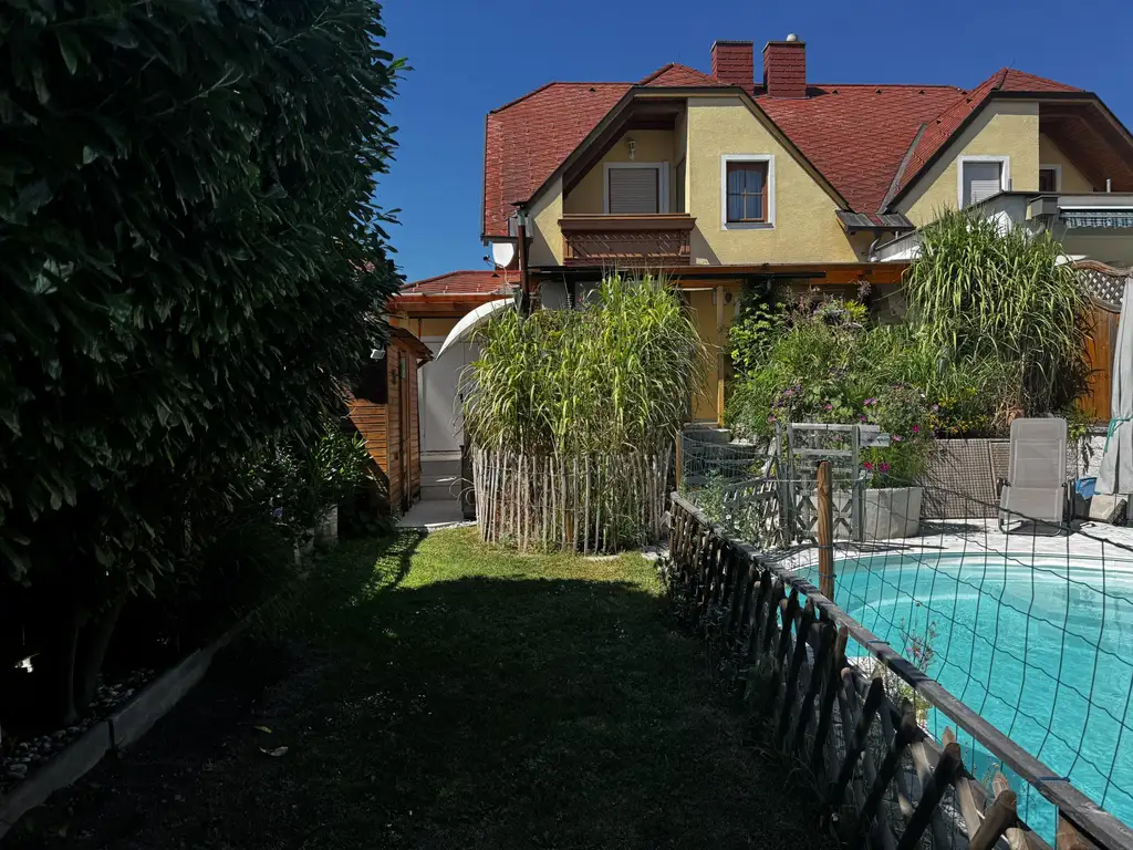 Ein ZUHAUSE zum Verlieben! Doppelhaushälfte mit Pooloase und ausgezeichneter Infrastruktur