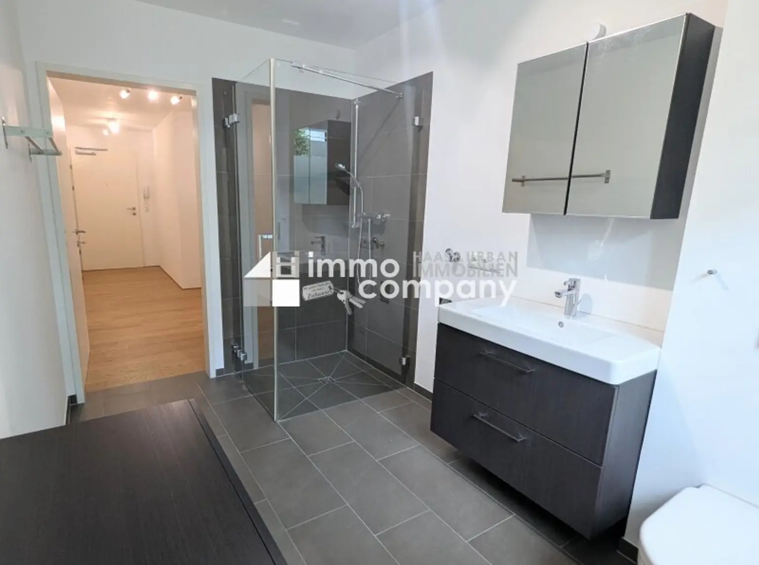 Moderne 3-Zimmer-EG-Wohnung mit Terrasse in zentraler Lage - inkl. TG-Stellplatz & Küche!