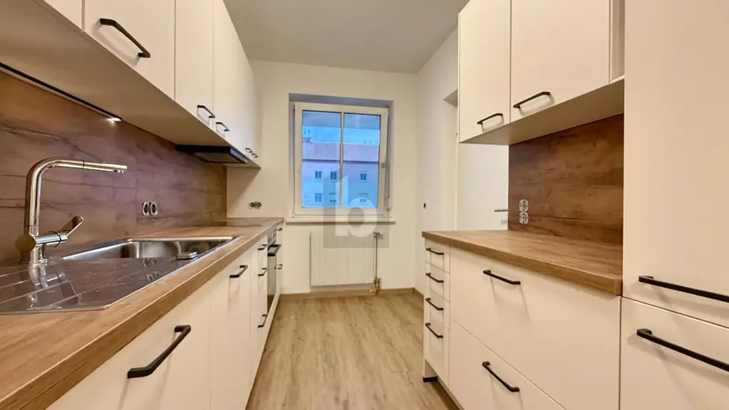 ERSTBEZUG NACH KOMPLETTSANIERUNG - MIT BALKON UND GARAGE