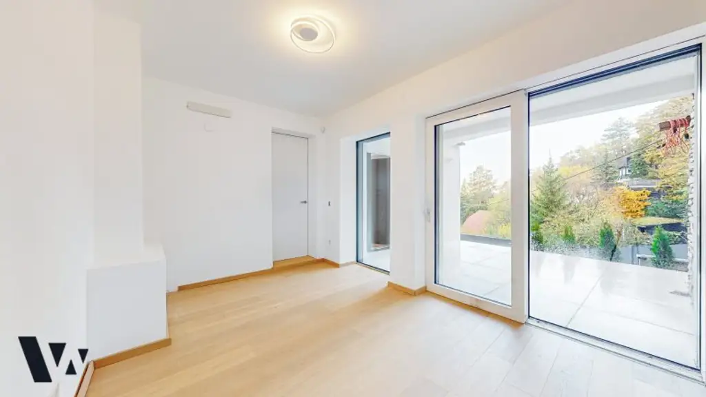 EINZIGARTIGE VILLA MIT INFINITY-POOL & BLICK ÜBER DIE DONAU