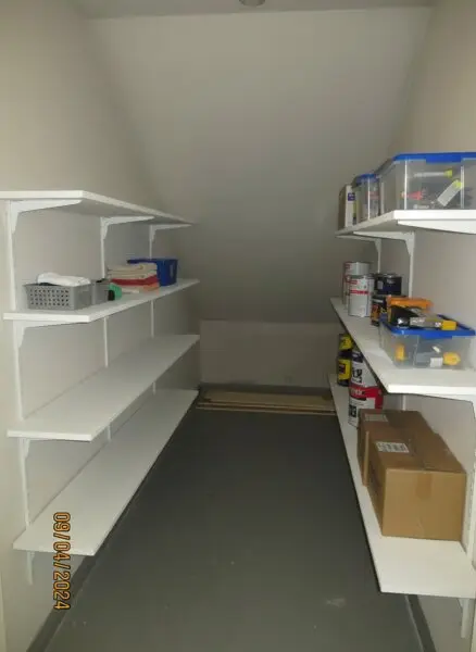 Kleines Lager: KI generfiert