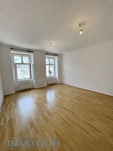UNBEFRISTETE, GEPFLEGTE 1,5 ZIMMER-WOHNUNG MIT GEMEINSCHAFTSTERRASSE ZU MIETEN!
