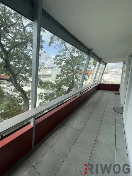 **ZENTRALE DACHGESCHOSSWOHNUNG INKL. TERRASSE**INNENHOFLAGE**2 ZIMMER**EINBAUKÜCHE**ecke Naschmarkt