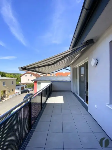 Balkon mit elektrischer Markise