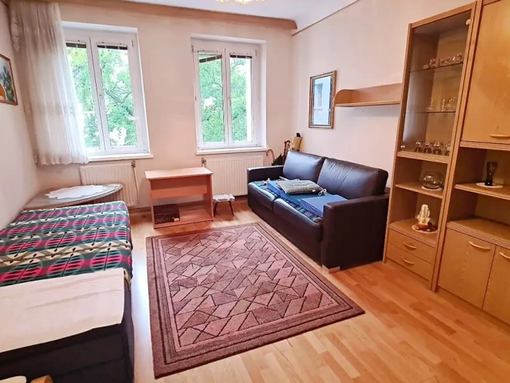 FAMILIENHIT, ENKPLATZ, gepflegte 113 m2 Neubau mit Loggia, 4 Zimmer, Küche, 2 Bäder, teilmöbliert, 3. Liftstock, U3-Nähe