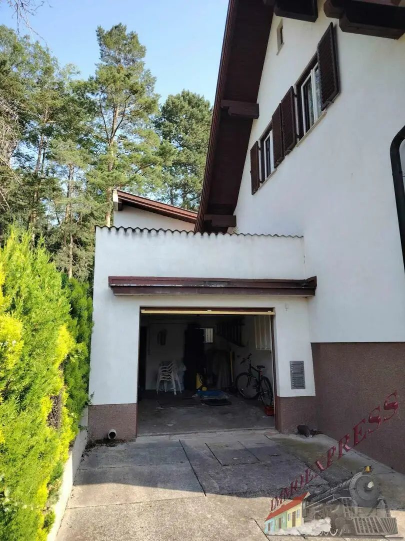 Einfamilienhaus mit großem Grundstück (2 Parzellen) wartet auf Sie!