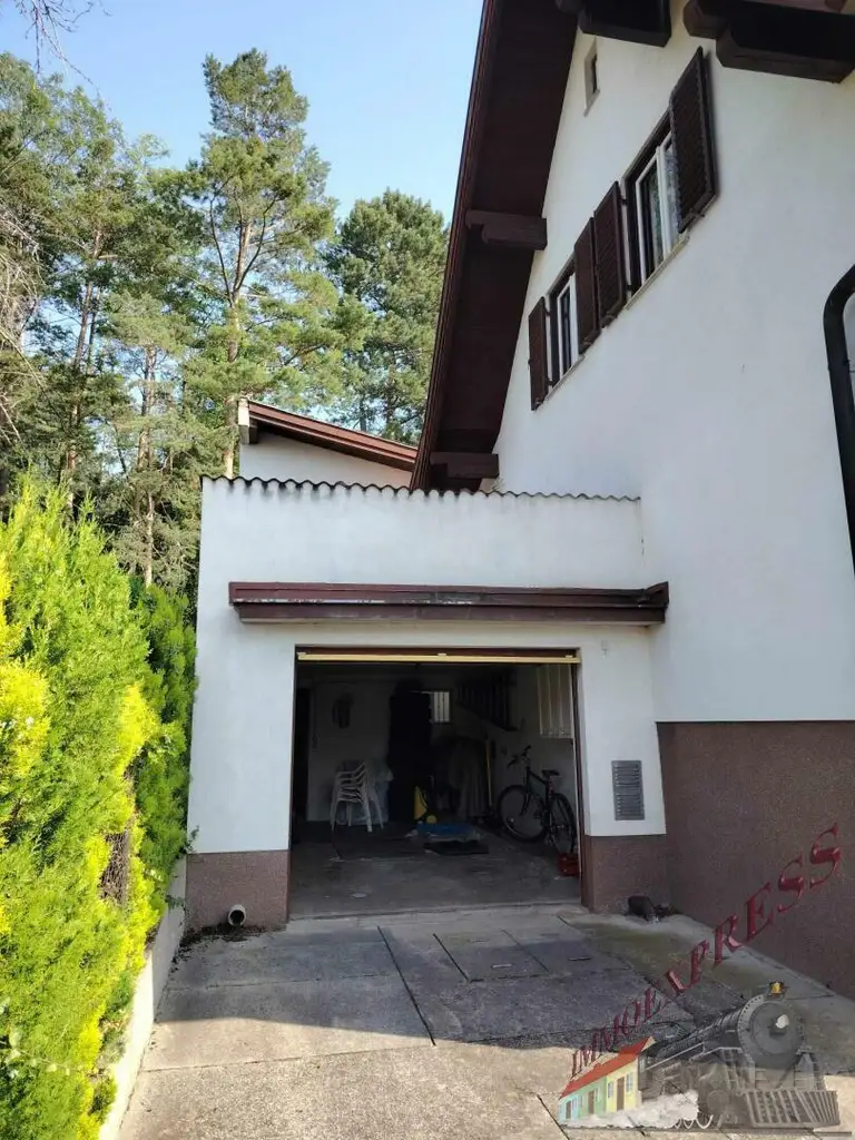 Einfamilienhaus mit großem Grundstück (2 Parzellen) wartet auf Sie!
