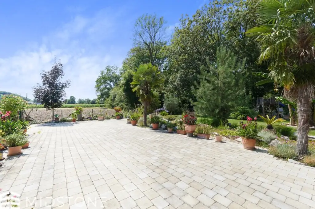 *Gartenidylle in absoluter Ruhelage* Traumhaftes Bungalow in Alleinlage
