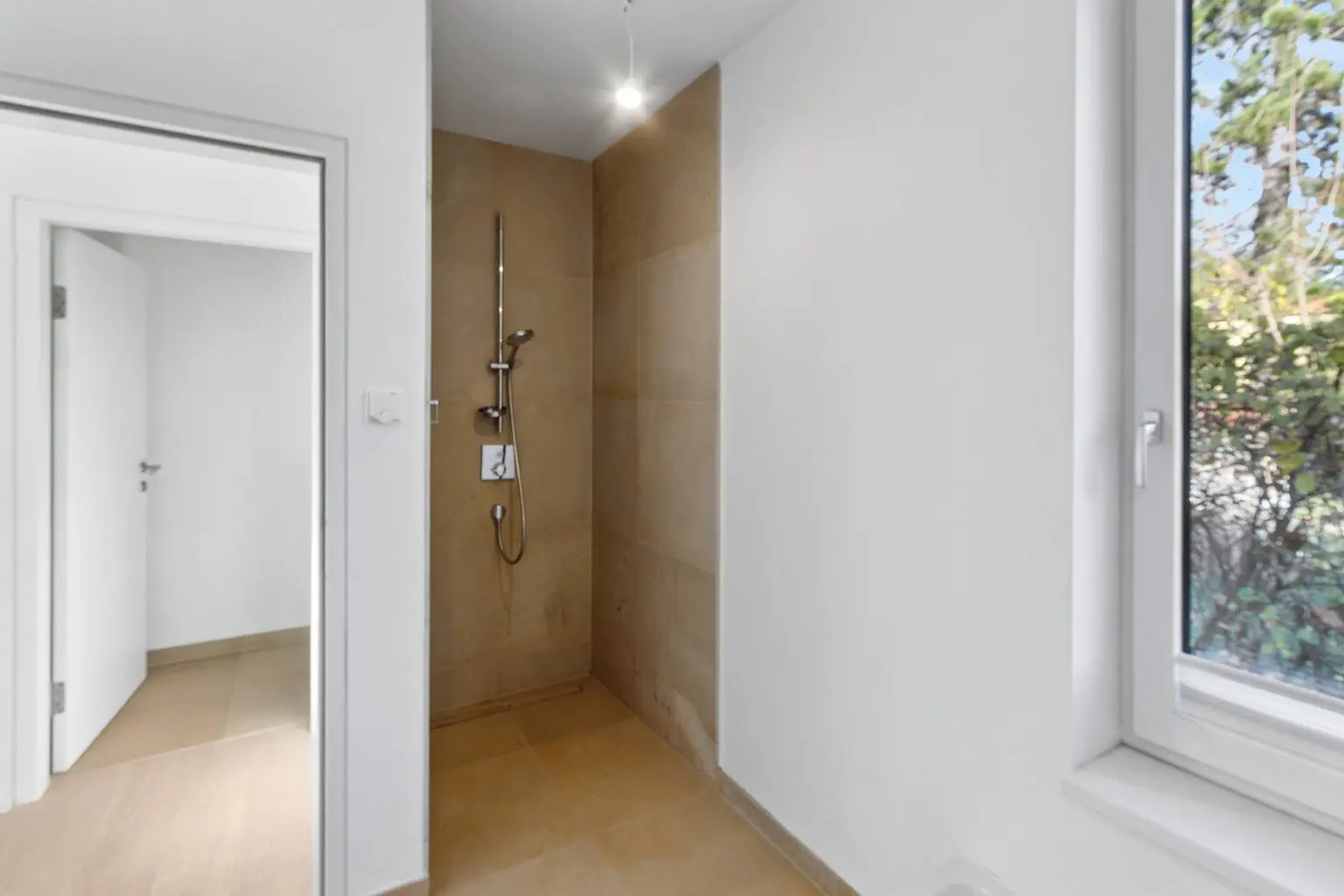 Exklusive Luxusvilla in absoluter Ruhelage mit Pool!