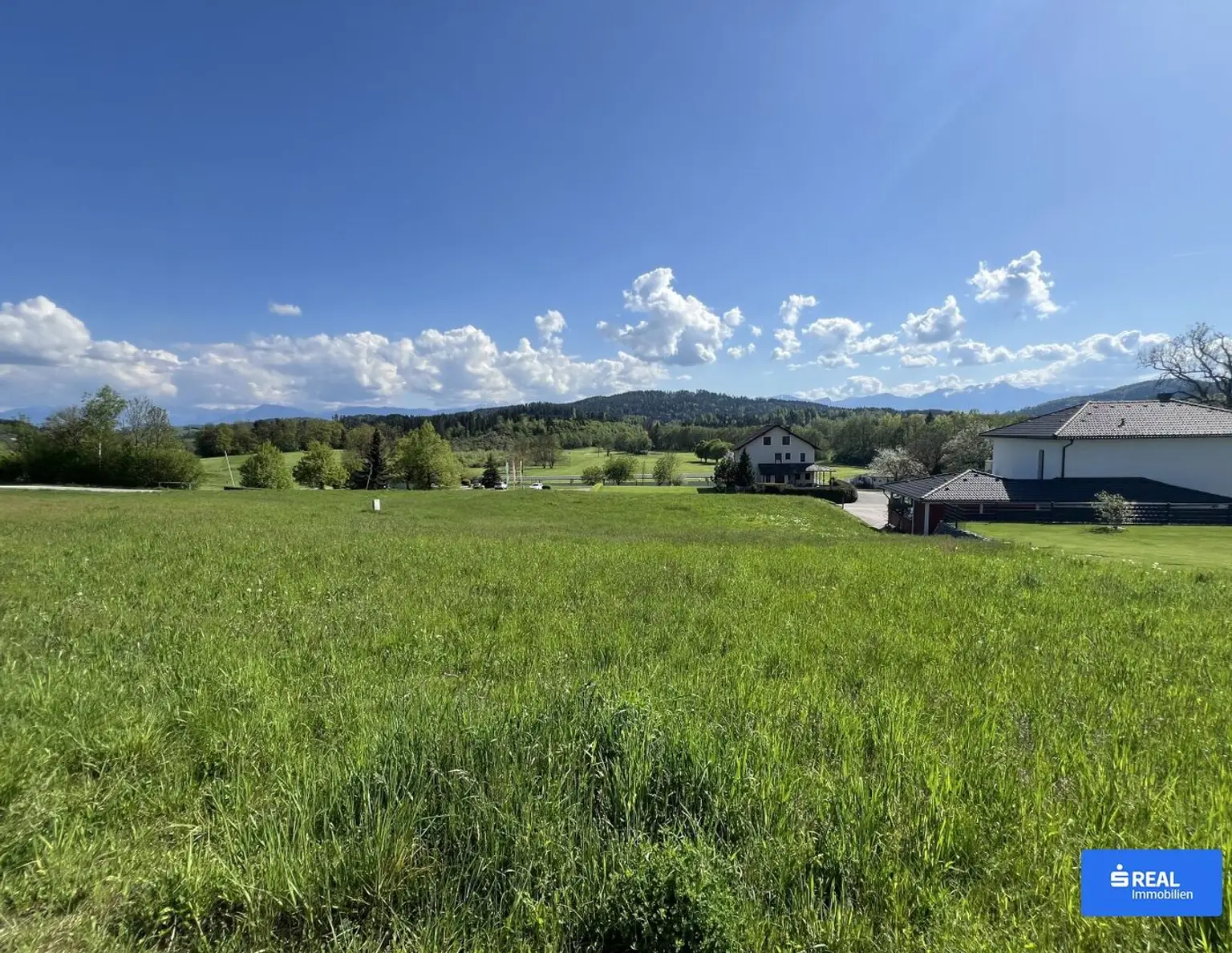 Grundstück bei Moosburg mit traumhaftem Berg- und Fernblick - zum Bauen oder als Anlage