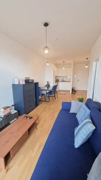 Blick vom Wohnzimmer in die Küche