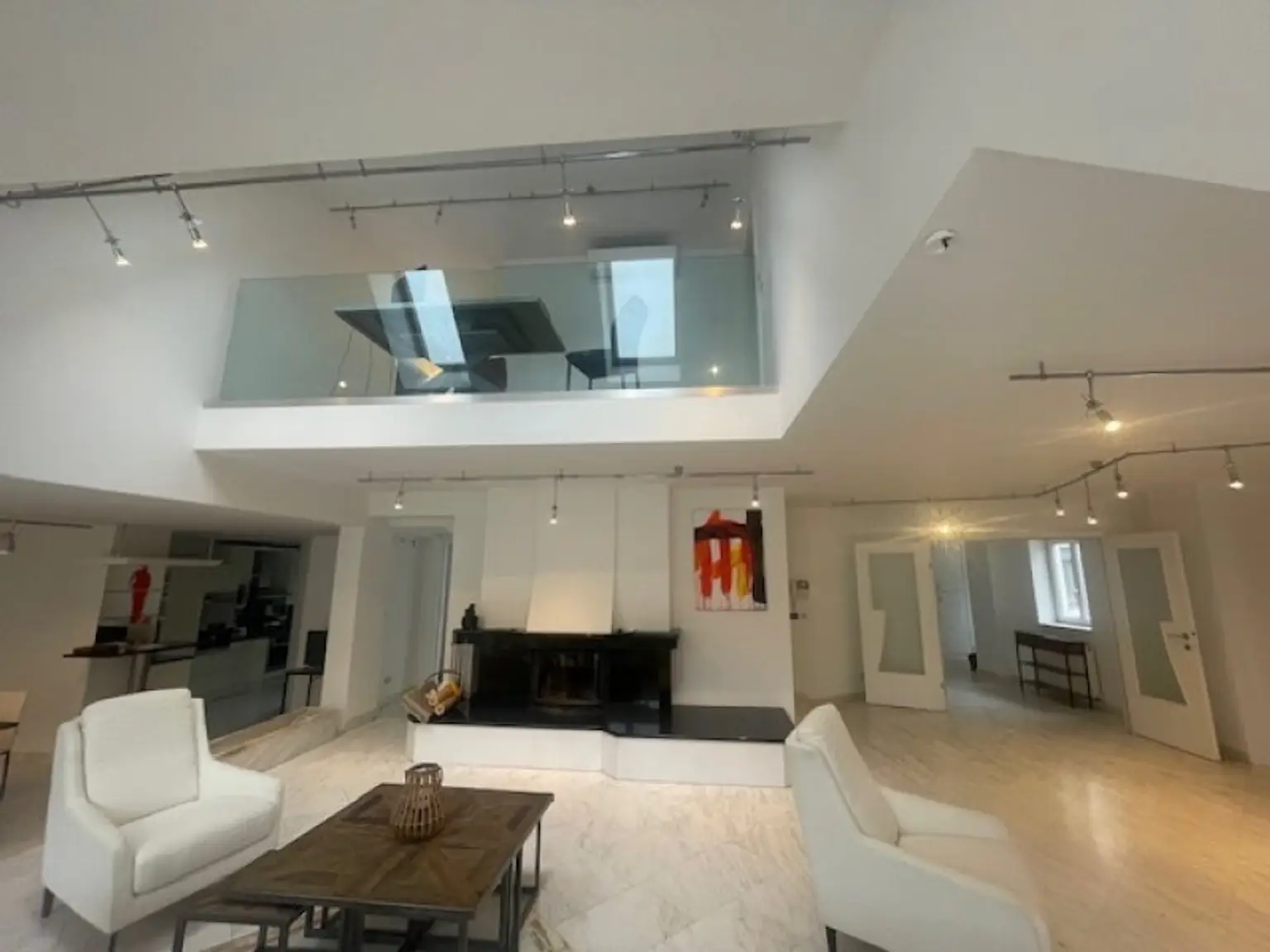 Möblierte Dachgeschoss Maisonette, 5 Zimmer, +3 (4) Schlafzimmer, 2 Bäder, Terrasse, offener Kamin - sehr attraktive Wohnung | furnished 4 BR apartment with 3 bathroom and terrace