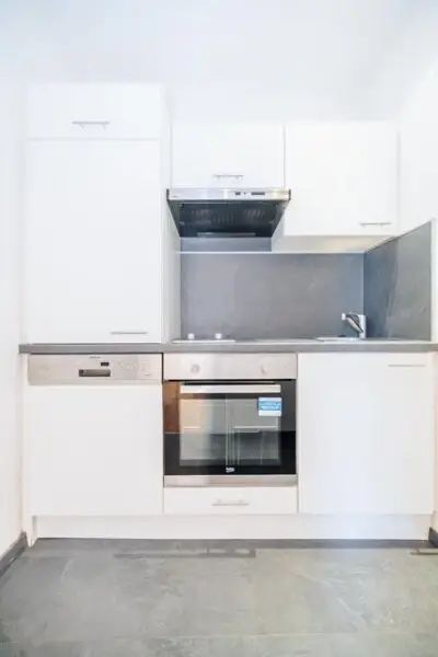 FREI AB SOFORT I ZENTRUMSNAH – JAKOMINIPLATZ UM DIE ECKE I LICHTDURCHFLUTET I KOMFORTABLE DUSCHE I STILVOLLE KÜCHE I HAUSTIERE WILLKOMMEN I TOP-ADRESSE I PROJEKT WOHNEN