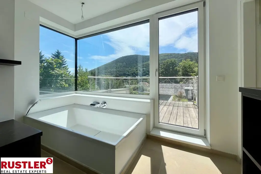 Einziehen & Aufatmen: Premium Villa mit Charm & Weitblick