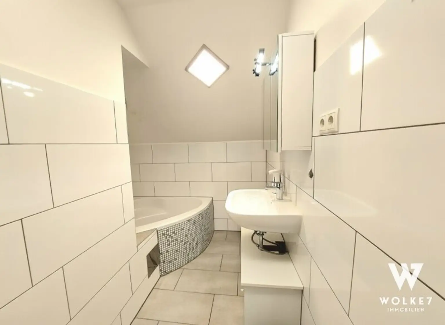 Renovierungsbedürftiges Mehrfamilienhaus mit großem Garten & viel Potential in Wiener Neustadt!