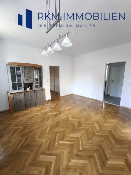 Traumhaftes Mehrfamilienhaus in Wien 1230: 9 Zimmer, Garten, Balkon und Garage - Ihr neues Zuhause!