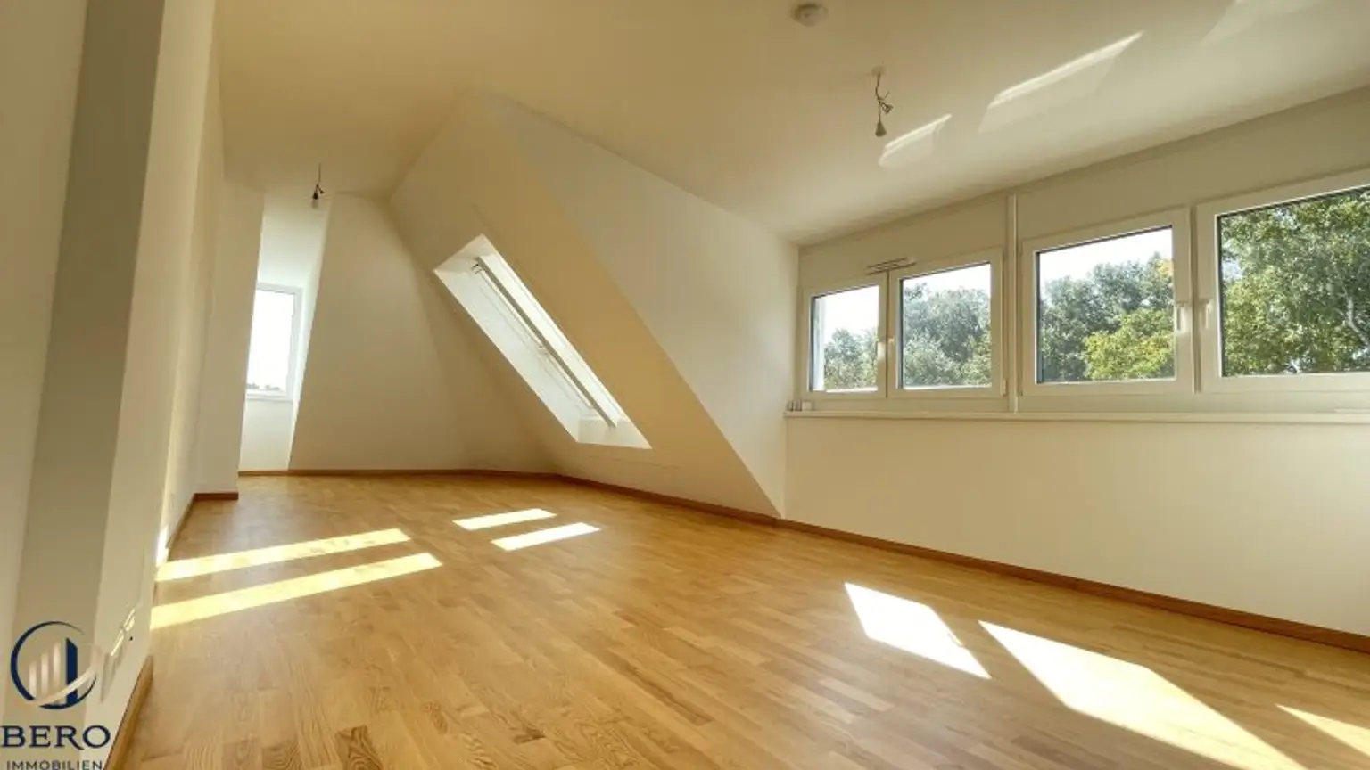 "Erstbezug- 3 Zimmer-Maisonette mit großer Terrasse