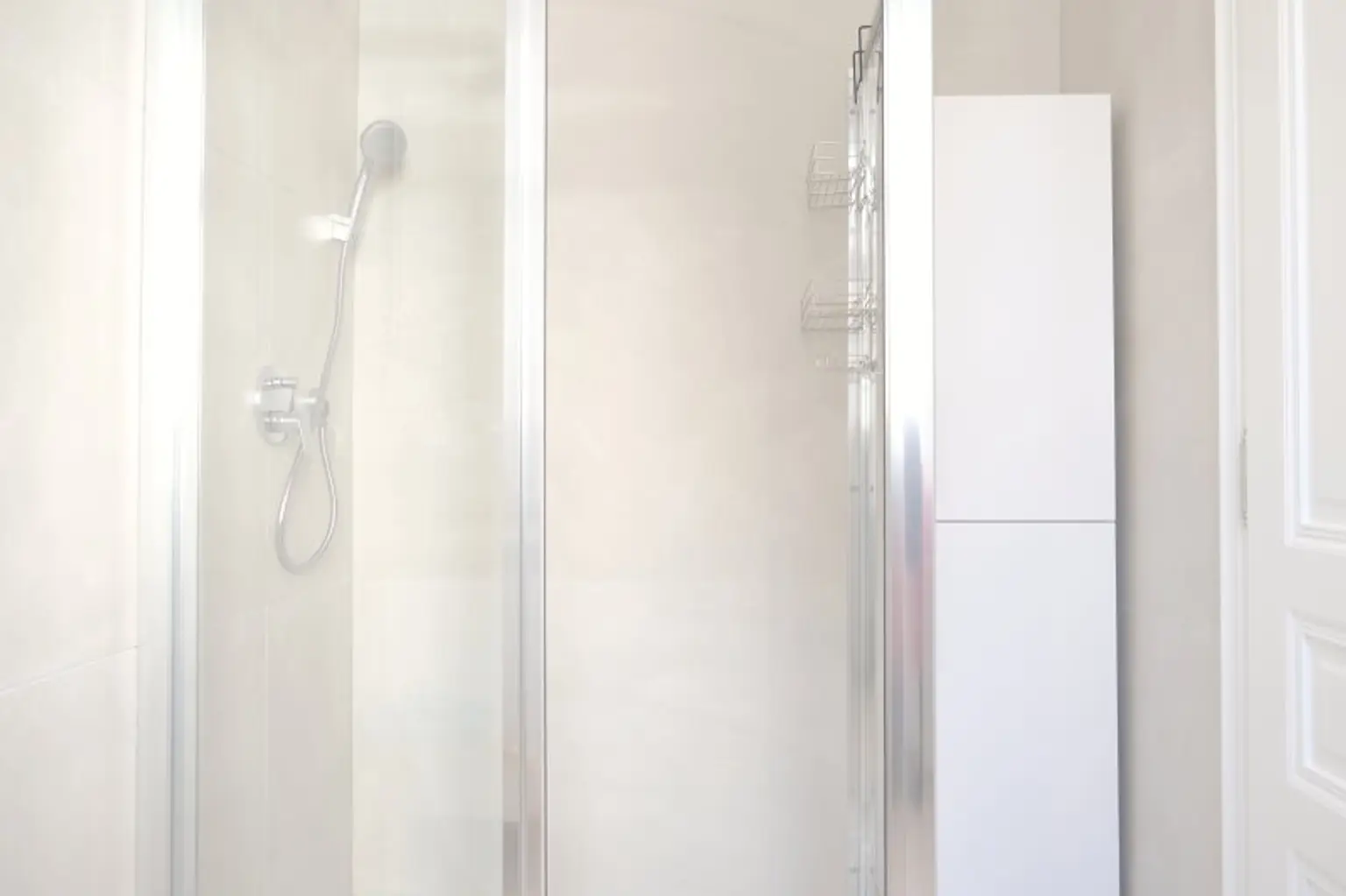 Wunderschöne und generalsanierte 2- Zimmer Altbauwohnung in Top Lage!!!