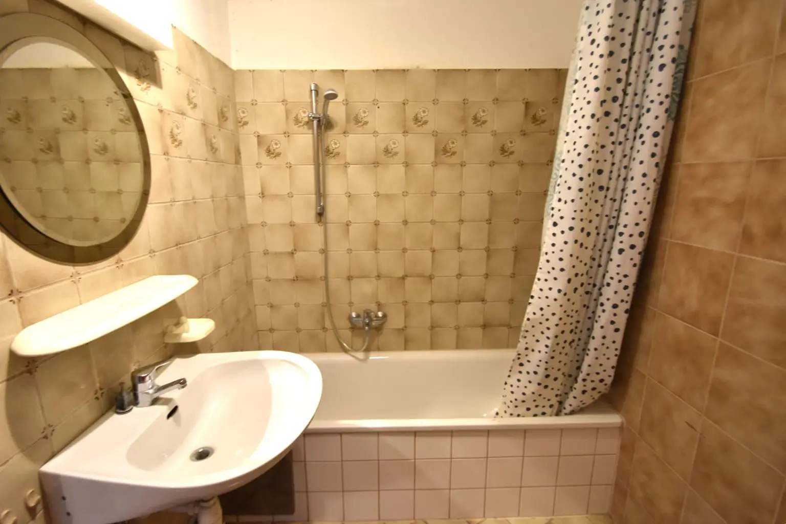 Geräumige 4 Zimmer Wohnung mit Loggia und Garagenstellplatz!