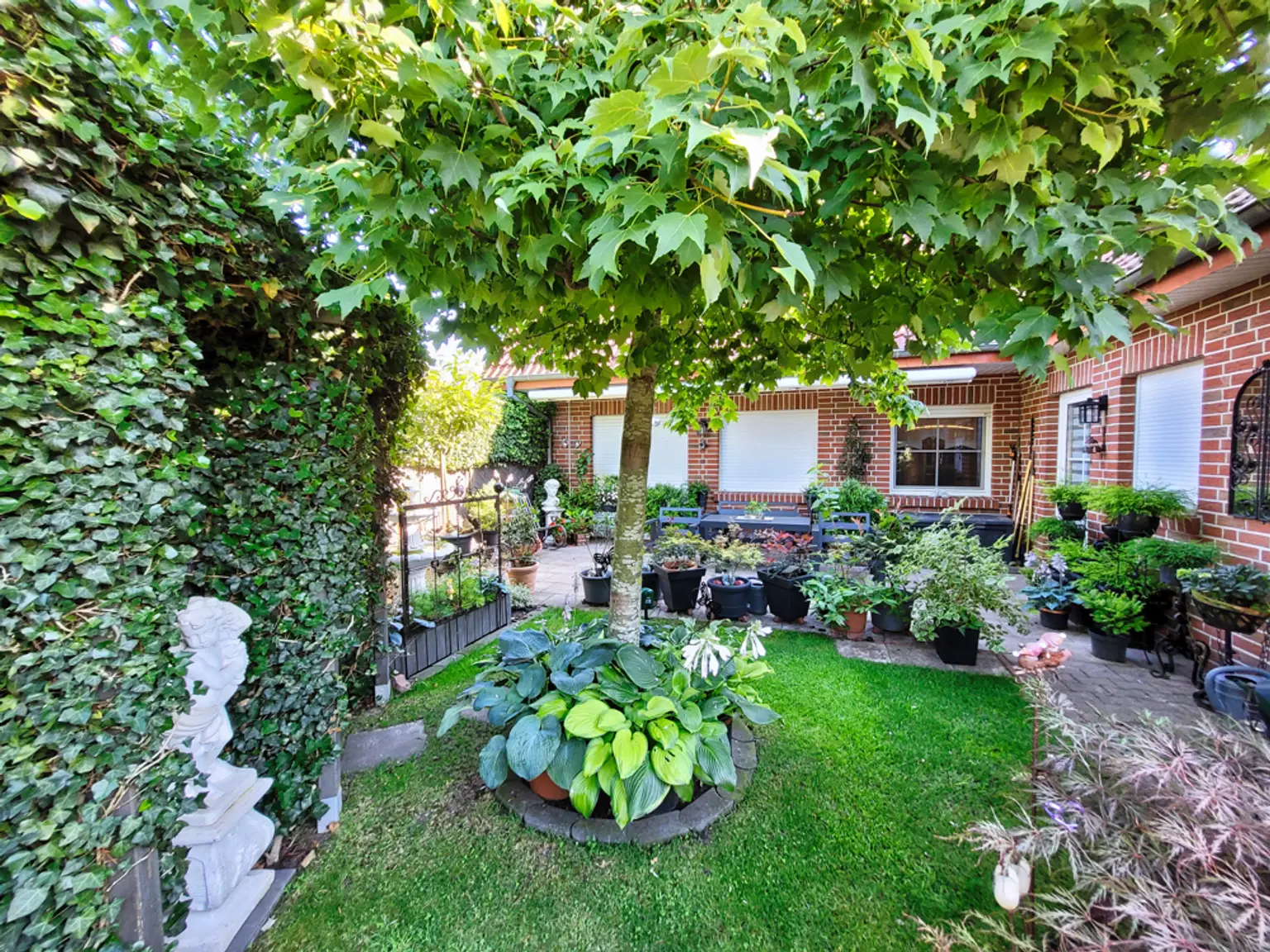 Einfamilienhaus mit traumhafter Gartenanlage in Niederlangen!