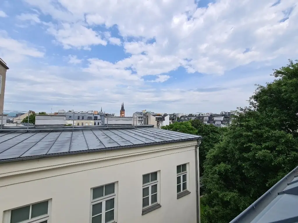 Befristet vermoietete 2-Zimmmer- Dachgeschosswohnung - 
Garten-/Hofseitig ausgerichtet!
