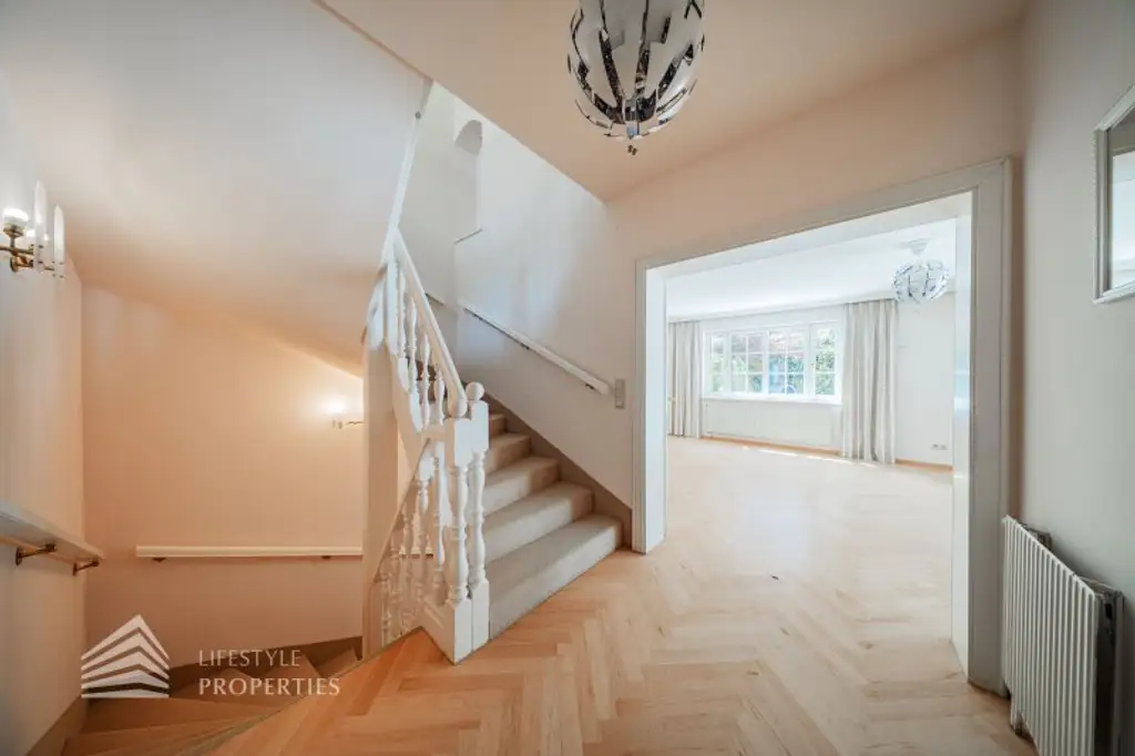 Beeindruckende Villa mit gepflegten Garten und Pool