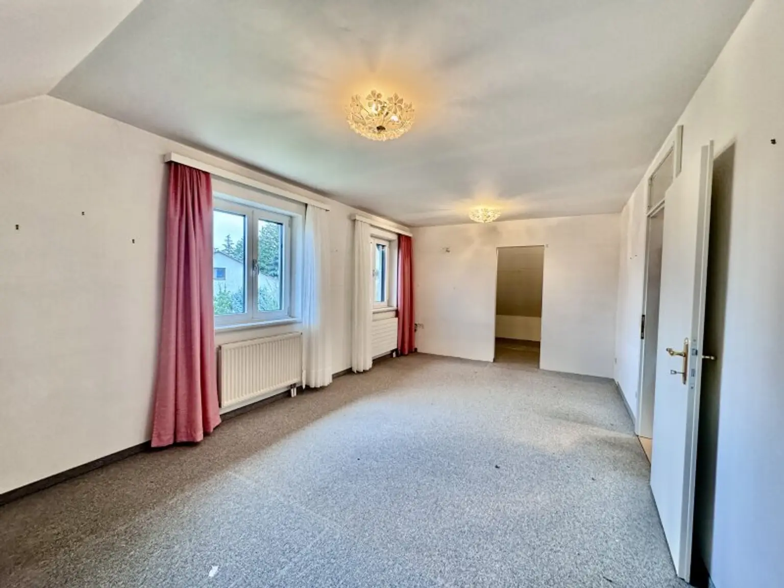 IHR NEUES ZUHAUSE - GROßZÜGIGES EINFAMILIENHAUS MIT SWIMMINGPOOL IN FLORIDSDORF