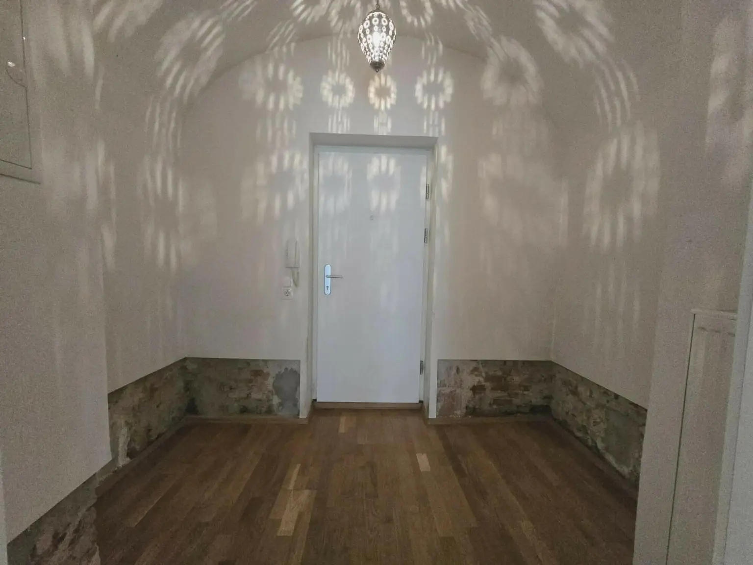 Nette Drei-Zimmer-Wohnung mit eigenem Gartenanteil - Nähe Kunsthaus - ab sofort!