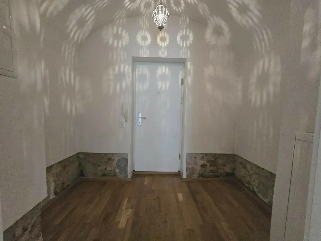 Nette Drei-Zimmer-Wohnung mit eigenem Gartenanteil - Nähe Kunsthaus - ab sofort!