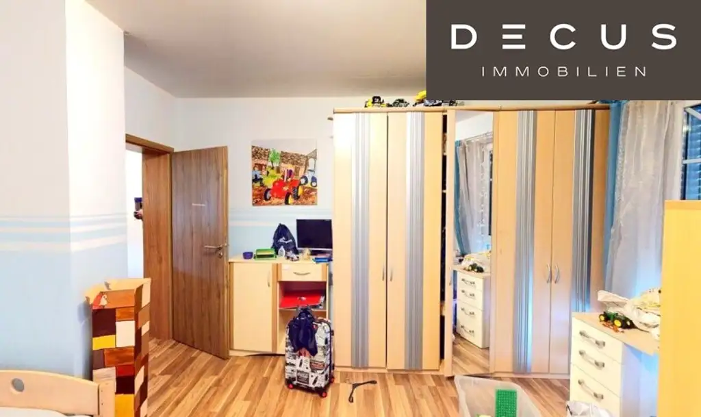 TRAUMHAFTES EINFAMILIENHAUS MIT MIT WOHNKÜCHE, 4 SCHLAFZIMMERN UND GROSSEM GARTEN