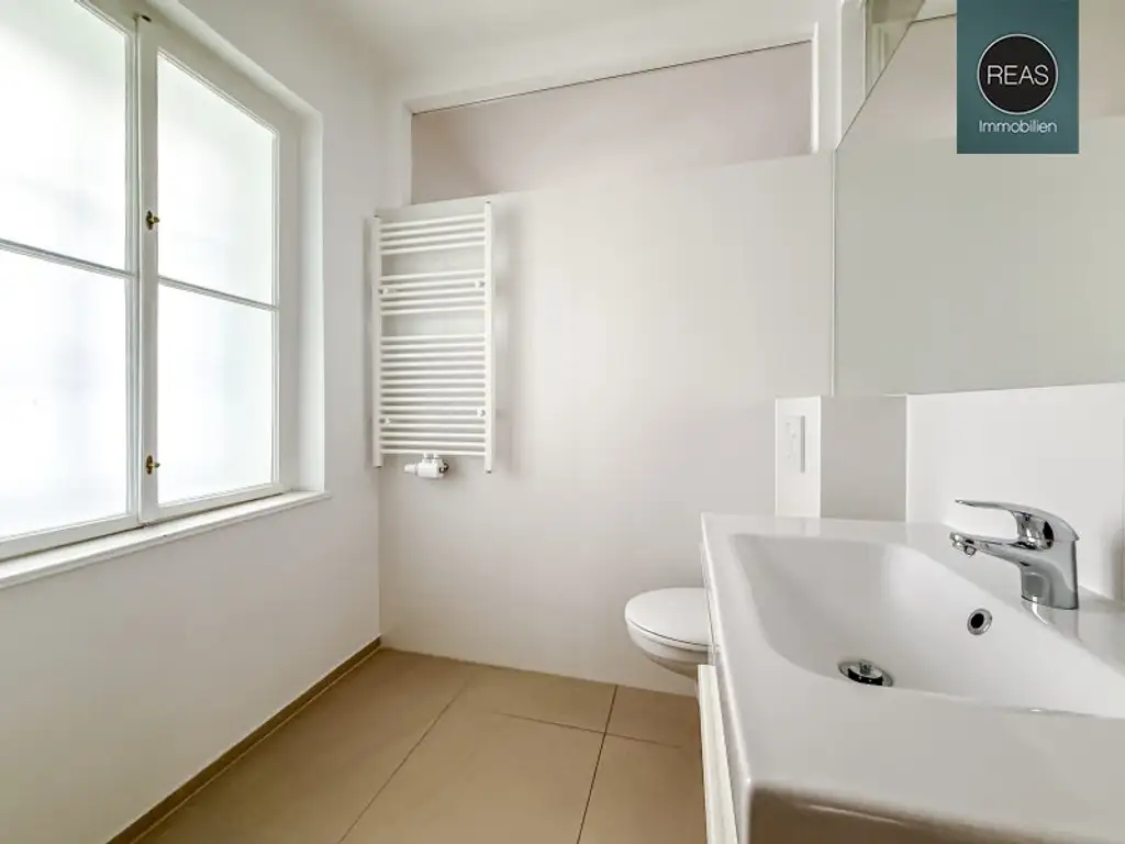 Büro mit Gartenblick und Erker in Bestlage neben dem Schubert-Museum! Gartennutzung inklusive!