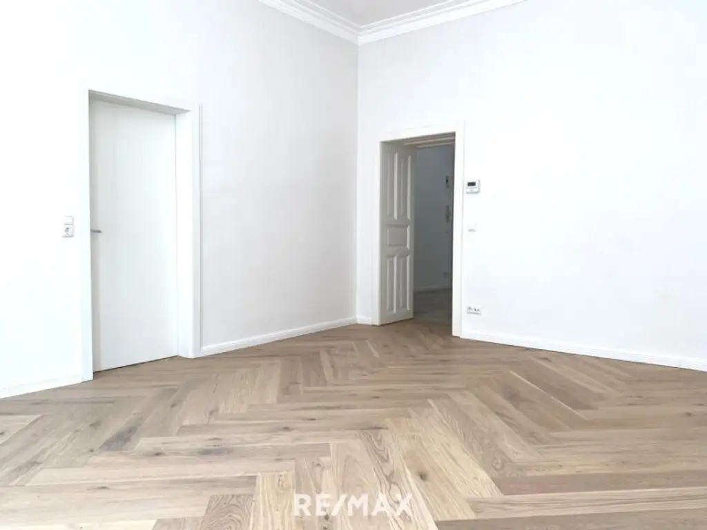 Erstbezug nach Sanierung - Altbau-Flair in AKH/U6-Nähe!