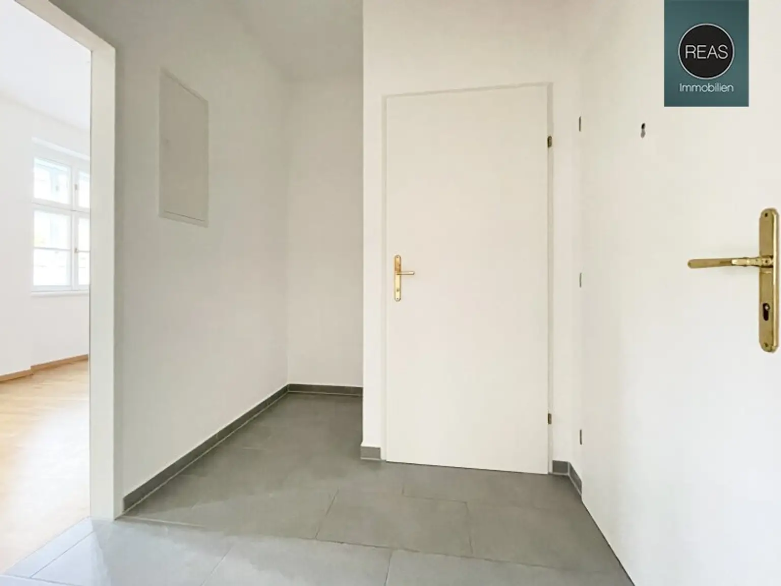 Provisionsfrei: Wunderschönes Apartment mit ruhiger Balkon-Terrasse bei der Orangerie Schönbrunn!