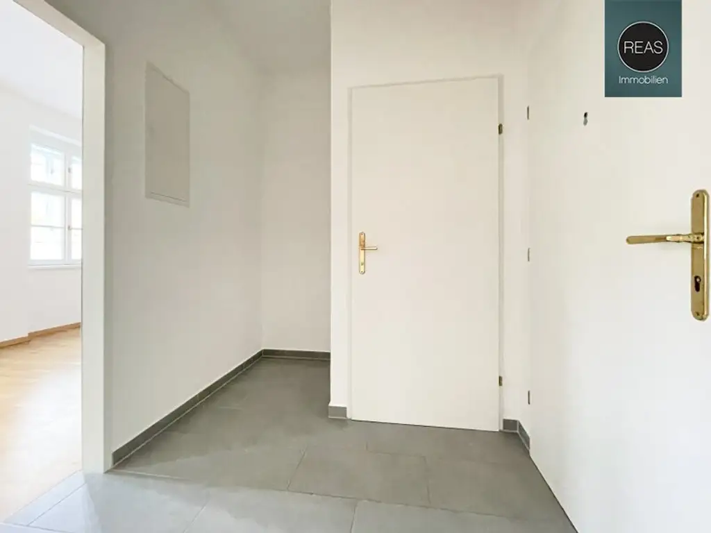 Provisionsfrei: Wunderschönes Apartment mit ruhiger Balkon-Terrasse bei der Orangerie Schönbrunn!