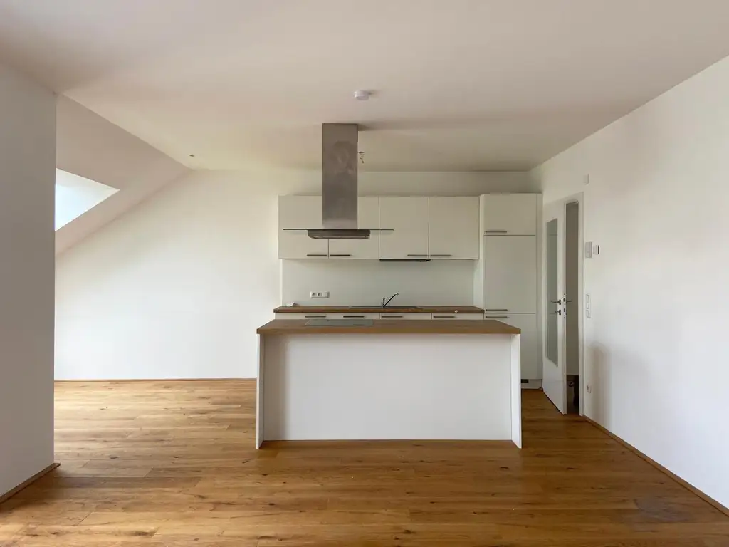 Moderne Dachgeschosswohnung inkl. Einbauküche und Loggia - Top A08
