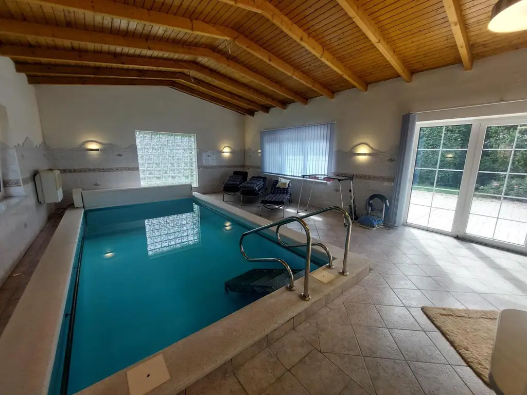 Einfamilienhaus mit Doppelgarage und Schwimmhalle in Guntramsdorfer Bestlage