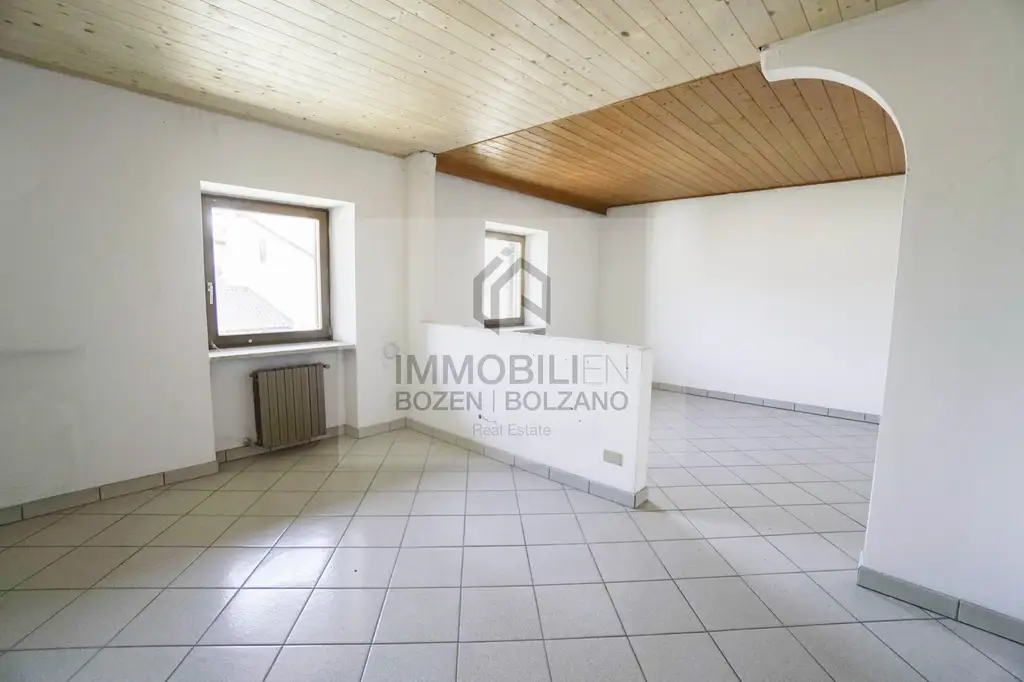 Wohnung mit Dachgeschoss in zentraler Lage in Branzoll zu verkaufen
